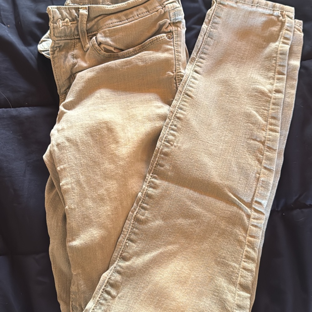 Women's Skinny Jeans in Tan